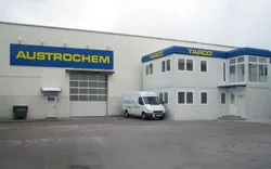 Poslovna stavba in skladišče Austrochem z napisoma AUSTROCHEM in TARCO